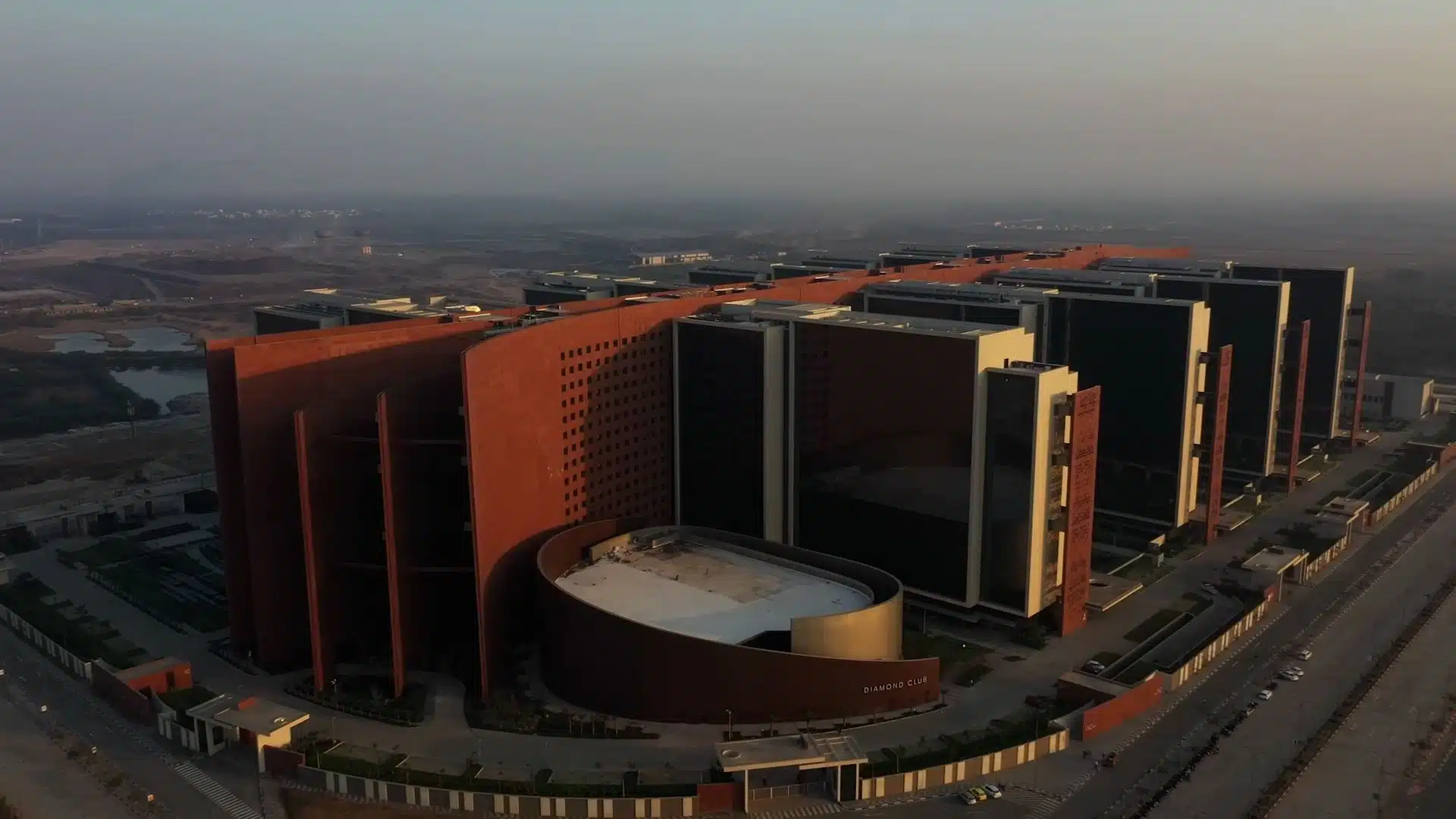 World's Largest Office Building: Surat Diamond Bourse